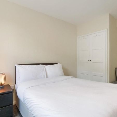 The Serene 2-Bedroom Flat W Free Street Parking Sutton  Buitenkant foto