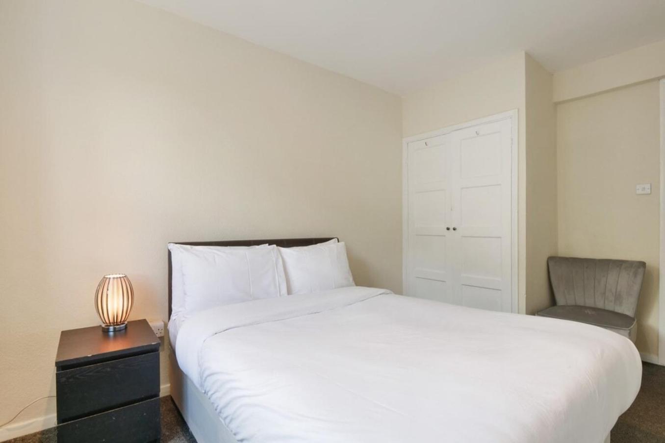 The Serene 2-Bedroom Flat W Free Street Parking Sutton  Buitenkant foto